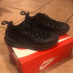 Nike Air Max Axis
